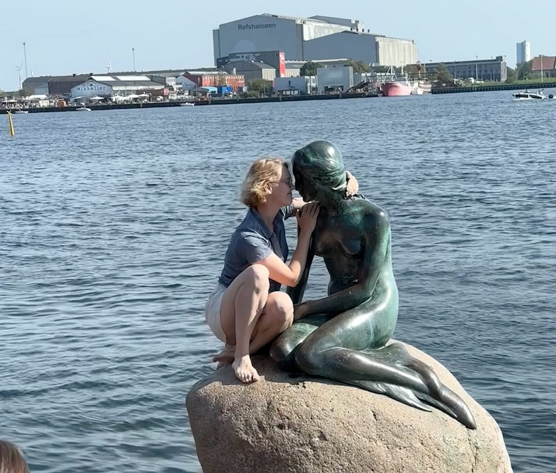 Tourist Slammed for Smooching Copenhagen’s Little Mermaid Statue