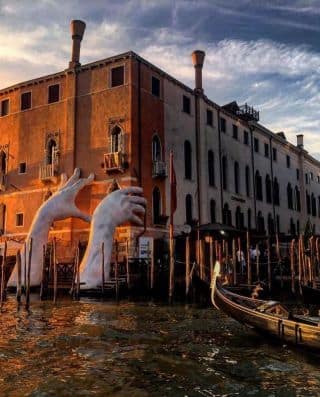 Throwback unique street art of Venice is gonna take your heart🤩

💡 Venice is unique environmentally, architecturally, and historically.

👉🏼Which shot is your favorite?

📸 aquaapartments 

#veniceitaly #veniceitaly🇮🇹 #explorevenice #venicebiennale #venice